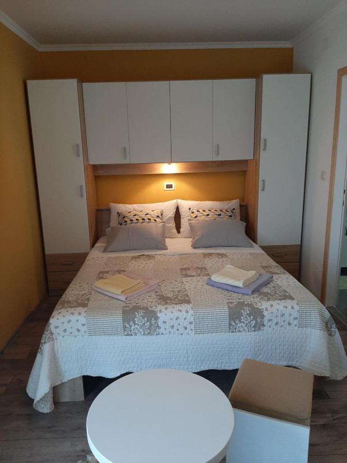 Rooms Neda Rab Town Eksteriør billede