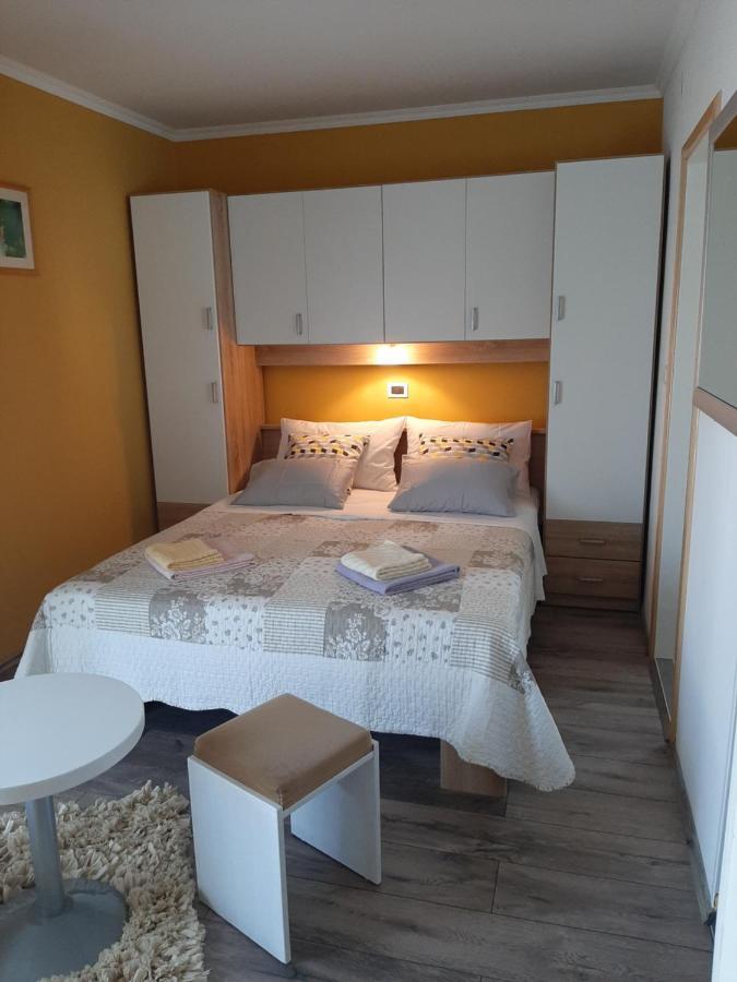 Rooms Neda Rab Town Eksteriør billede