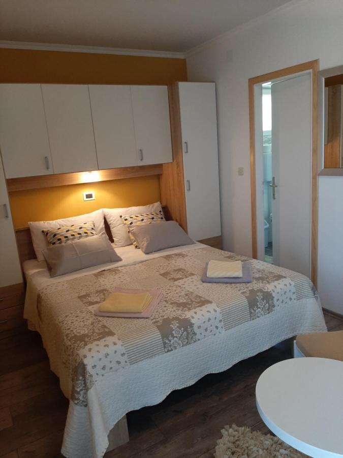 Rooms Neda Rab Town Eksteriør billede