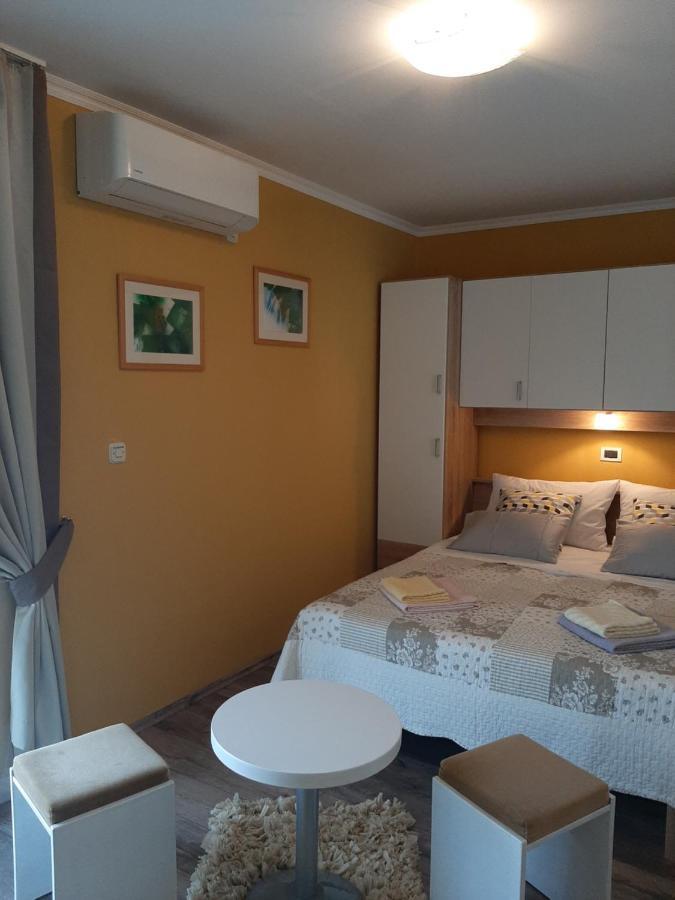 Rooms Neda Rab Town Eksteriør billede