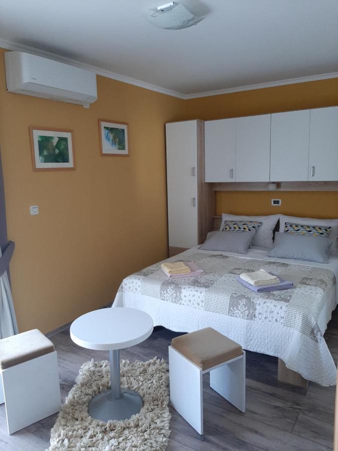Rooms Neda Rab Town Eksteriør billede