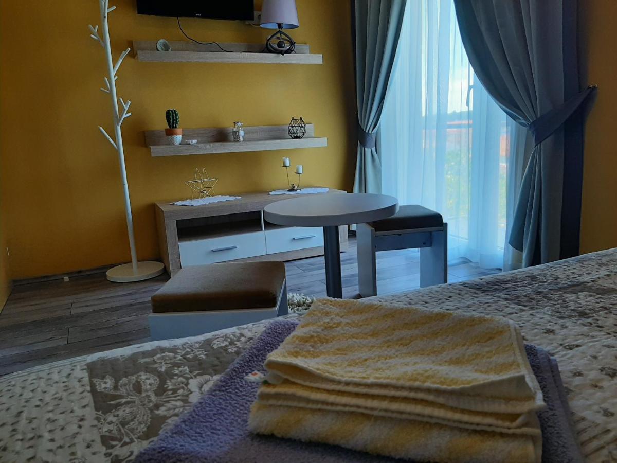 Rooms Neda Rab Town Eksteriør billede
