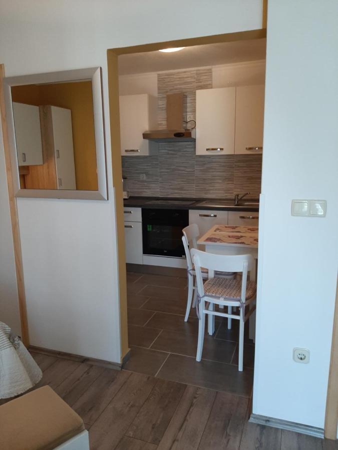 Rooms Neda Rab Town Eksteriør billede